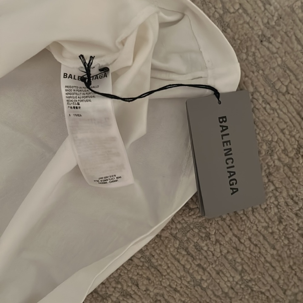 Oversized balenciaga Paris shirt size large. Too big - Picture 3 of 4